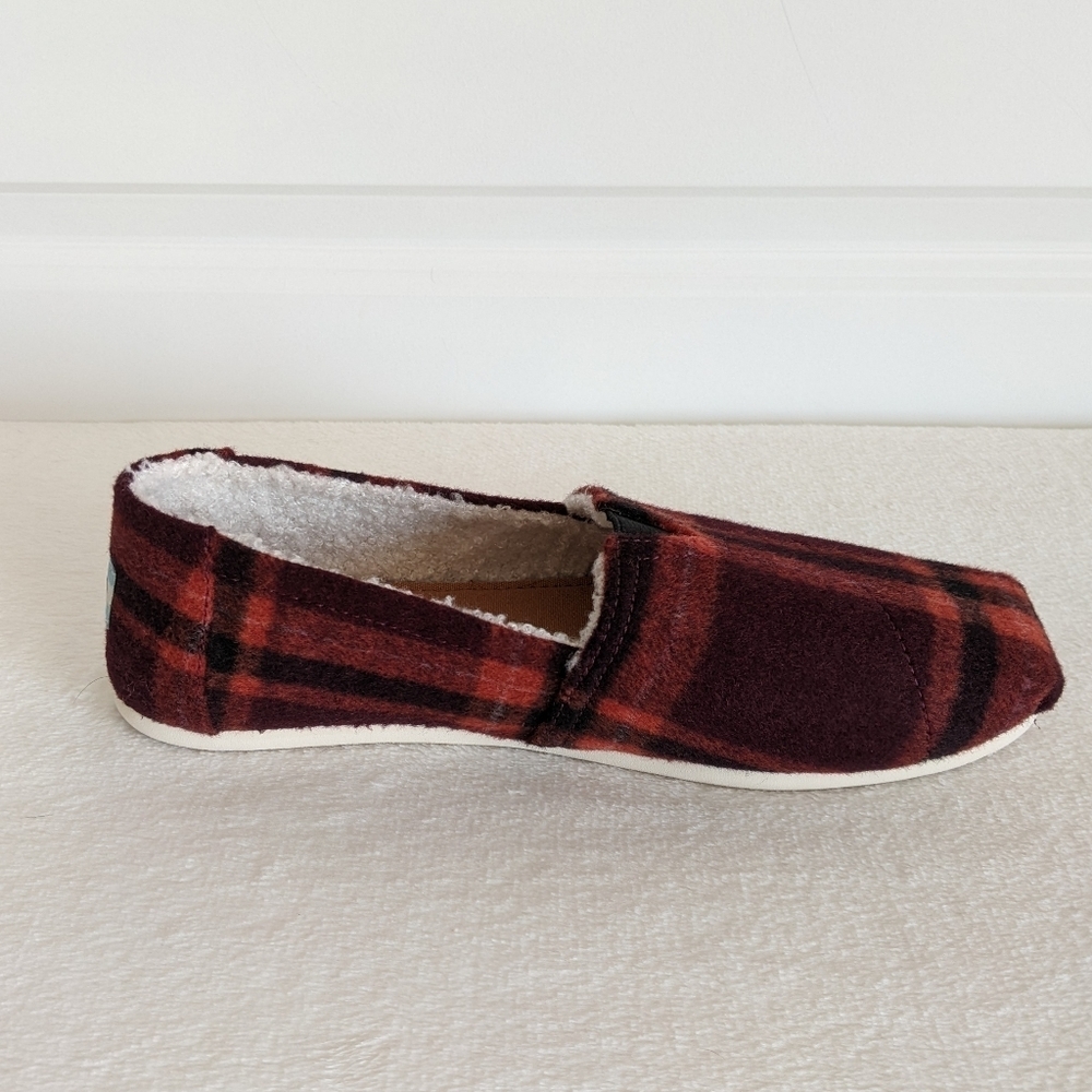 TOMS Slip On Flats Belmont Wool Blend Red Plaid Upper Faux Shearling Lined 9 NWT - Picture 3 of 13